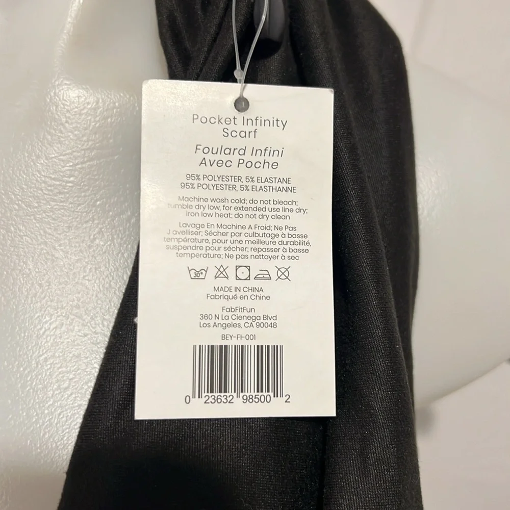 Beyond Yoga black pocket infinity scarf NWT